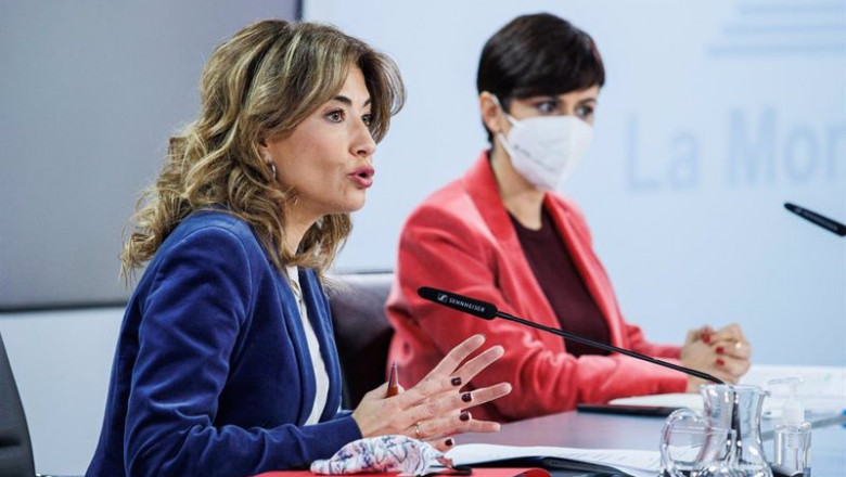 ep la ministra de transportes movilidad y agenda urbana raquel sanchez i y la ministra portavoz ep la ministra de transportes movilidad y agenda urbana raquel sanchez i y la ministra portavoz