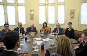 ep la nueva fiscal general del estado dolores delgado centro- vestida marron claro acompanada por el