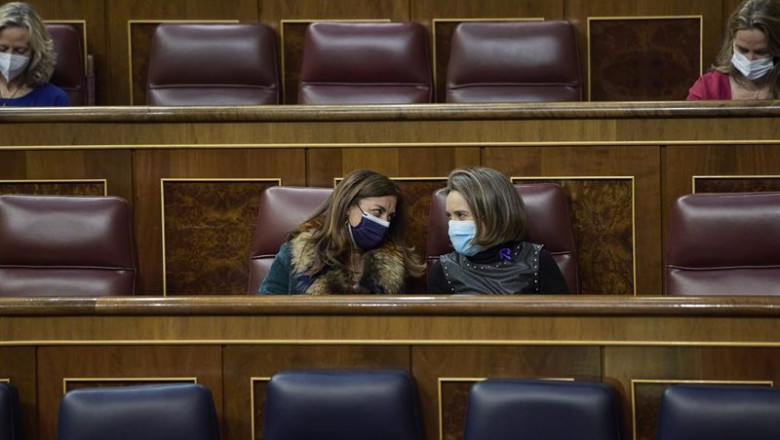 ep la portavoz del pp en el congreso cuca gamarra d charla con su portavoz de industria tristana