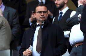 ep marc overmars en el palco del tottenham hotspur stadium antes del tottenham-ajax de la liga de