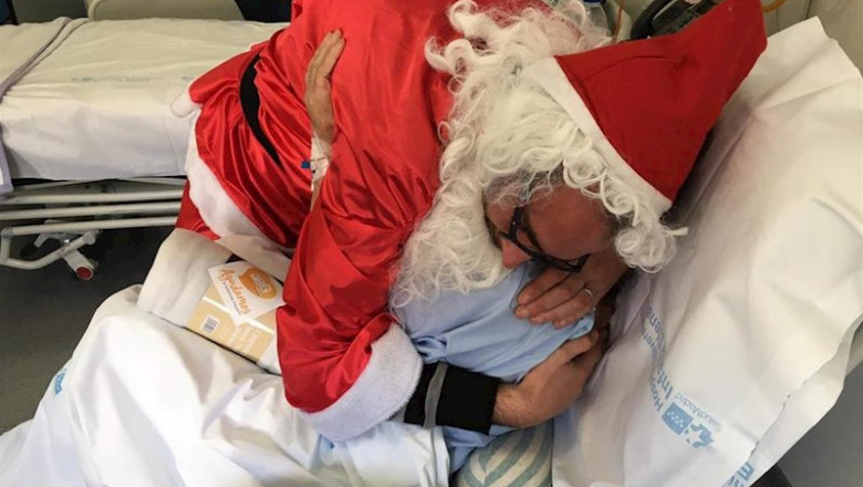 Más de 150 voluntarios entregaron regalos a mayores hospitalizados en la V campaña solidaria 'Ningún Mayor Sin Regalos' | ABG ep mas de 150 voluntarios entregaron regalos a mayores hospitalizados en la v campana solidaria