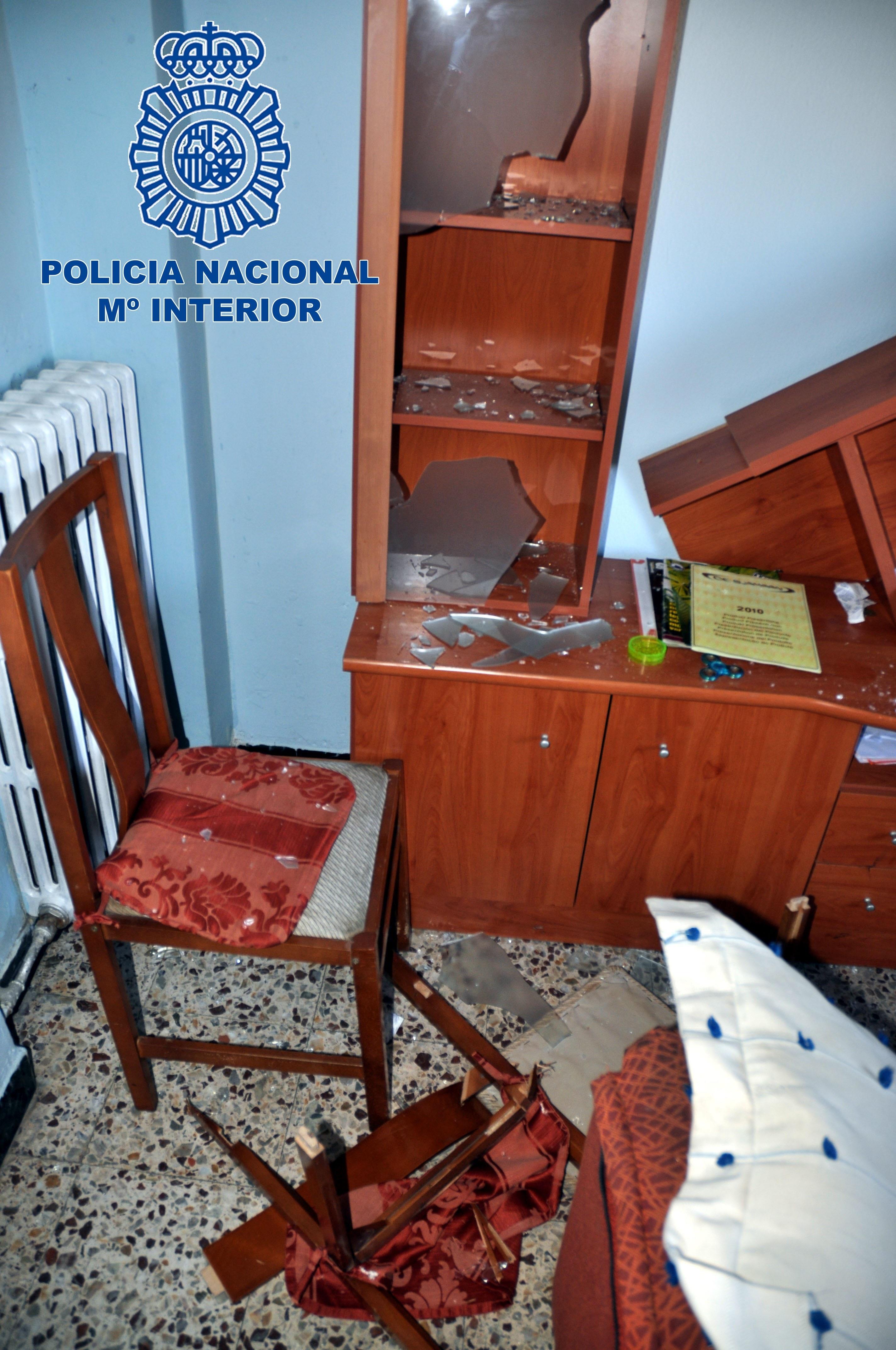 ep muebles destrozadoslos jovenesde lanzarlos7 piso