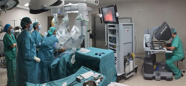 Operación con el robot Da Vinci | QUIRONSALUD ep operacionrobot da vinci