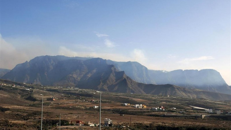 ep parte de la zona afectada por el incendio de la isla de gran canaria de la que continua saliendo