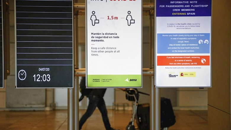 ep pasajeros abandonan una de las salidas de la sala de llegadas de la terminal 1 del aeropuerto de