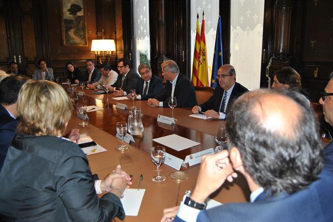 Reunión del delegado del Gobierno Enric Millo con hoteleros y comerciantes | DELEGACIÓN DEL GOBIERNO EN CATALUNYA ep reuniondelegadogobierno enric millohoteleroscomerciantes