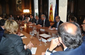 ep reuniondelegadogobierno enric millohoteleroscomerciantes