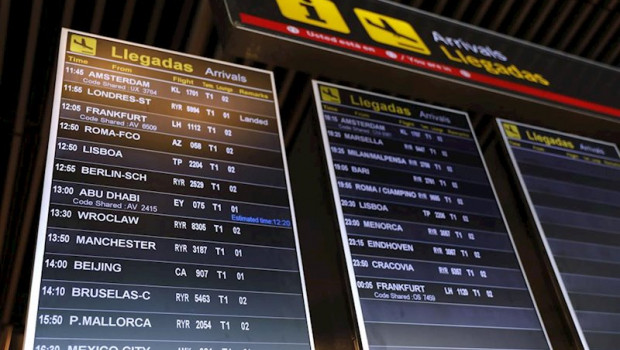 ep un cartel de llegadas de la terminal 1 del aeropuerto de madrid-barajas adolfo suarez en madrid