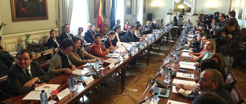 Vista general de la Conferencia para asuntos relacionados con la Unión Europea (CARUE), que ha estado presidida por la vicepresidenta del Gobierno en funciones, Carmen Calvo, y en la que han intervenido el ministro de Política Territorial y Función Públic | Eduardo Parra - Europa Press ep vista general de la conferencia para asuntos relacionados con la union europea carue que ha