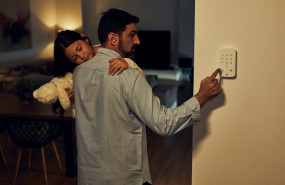 home alarm father and girl night 20260713121331 home alarm father and girl night 20260713121331