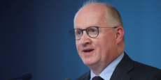 philip lane economiste en chef de la bce lors d une conference a l universite de chypre a nicosie 20250113100320 