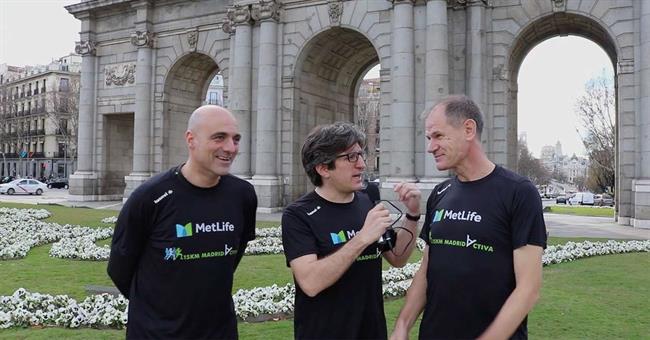 Abel Antón y Óscar Herencia con la camiseta del 15 Km MetLife Madrid Activa | 15 KM METLIFE MADRID ACTIVA ep abel anton y oscar herenciala camiseta15 km metlife madrid activa