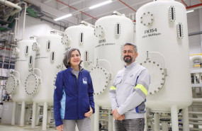ep ana moreno delegada de medio ambiente de volkswagen navarra y manuel arguelles galan delegado de