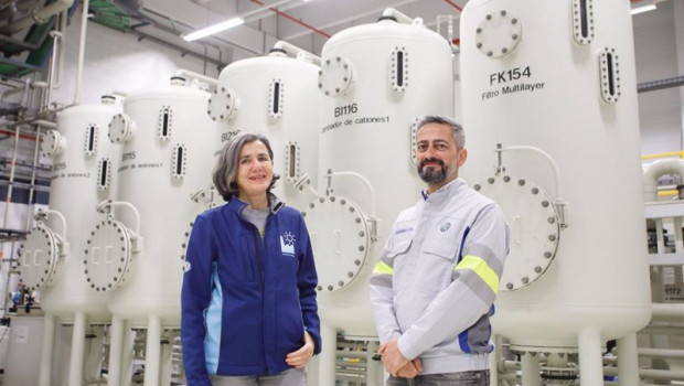 ep ana moreno delegada de medio ambiente de volkswagen navarra y manuel arguelles galan delegado de