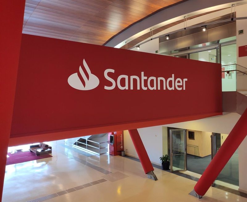 Santander pesca en Credit Suisse e incorpora a una veintena de banqueros de inversión