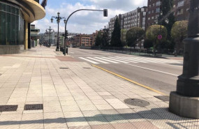 ep archivo calles de oviedo vacias con gente con mascarillas por la calle y haciendo cola para ep archivo calles de oviedo vacias con gente con mascarillas por la calle y haciendo cola para