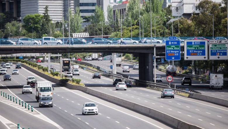 ep archivo   coches en una carretera de madrid