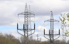 ep archivo   dos postes electricos a 14 de marzo de 2025 en madrid espana
