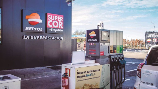 ep archivo   el corte ingles y repsol estacion de servicio y supercor