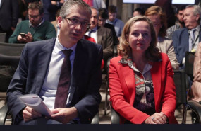 ep archivo   el gobernador del banco de espana pablo hernandez de cos y la ministra de economia en 20211108172804