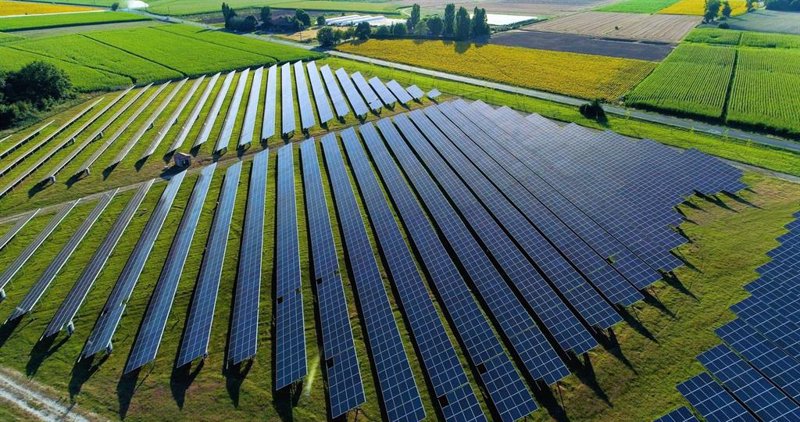 Archivo - La planta solar de Amazon en Zaragoza ya aporta energía, que se suma a la producida en Alcalá de Guadaira | AMAZON - Archivo ep archivo la planta solar de amazon en zaragoza ya aporta energia que se suma a la producida en