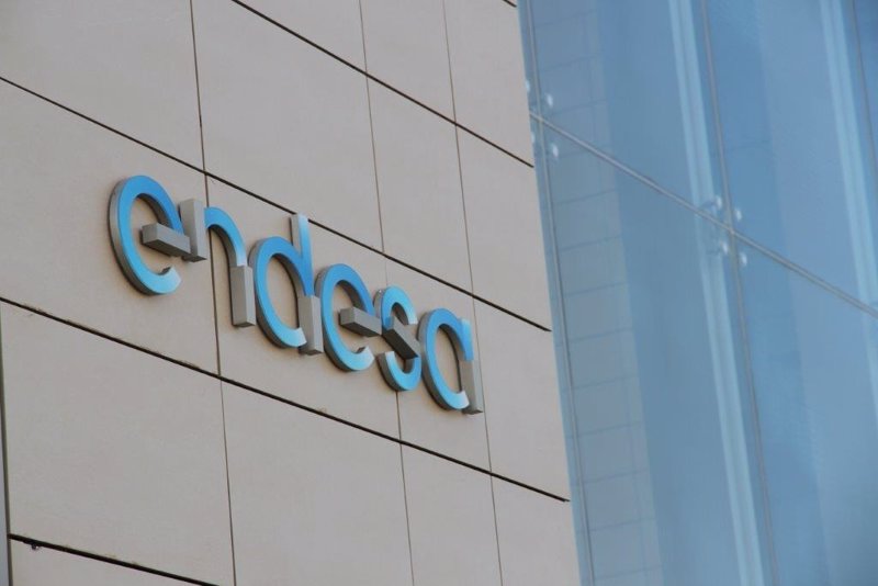 Jefferies: Endesa está dispuesta a invertir más en redes o a aumentar el dividendo