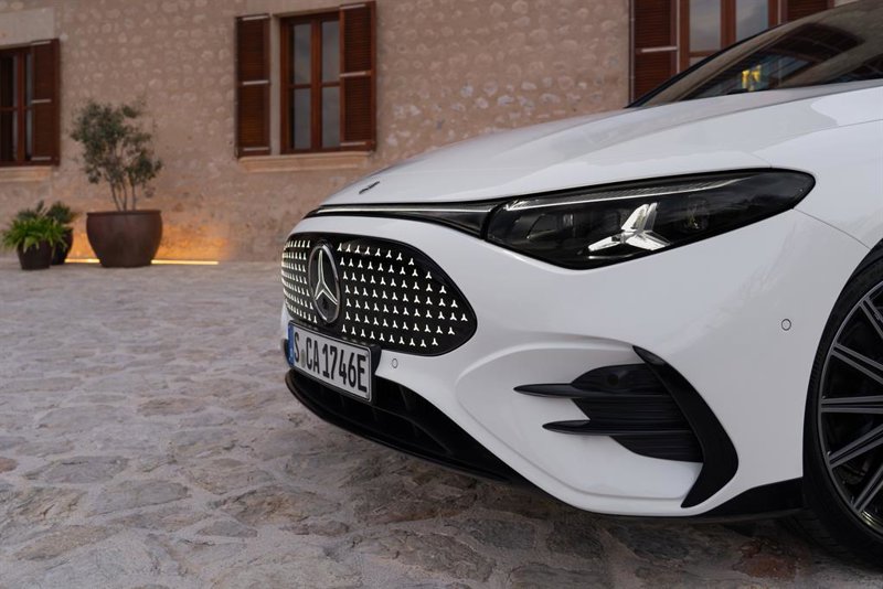 Mercedes-Benz gana un 6% menos en el semestre y recorta sus previsiones anuales
