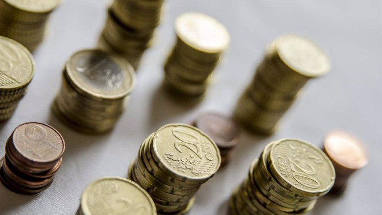 ep archivo   monedas de euro y veinte centimos