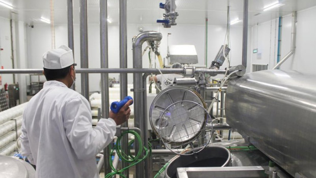 ep archivo   un operario trabajando en una fabrica 20260703100905