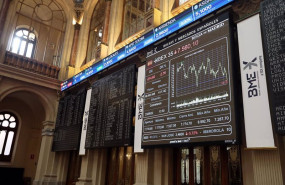 ep archivo   un panel del ibex 35 en el palacio de la bolsa a 23 de septiembre de 2022 en madrid
