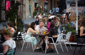 ep archivo   varias personas sentadas en bares en la plaza dels ngels del raval a 4 de agosto de