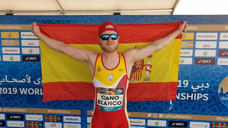 ep el atleta espanol ivan cano celebra su bronce en longitud en los mundiales de atletismo