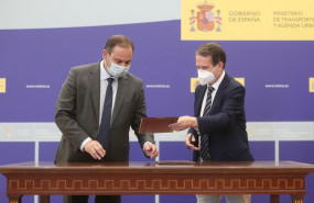 ep el ministro de transportes movilidad y agenda urbana jose luis abalos i durante la firma con el