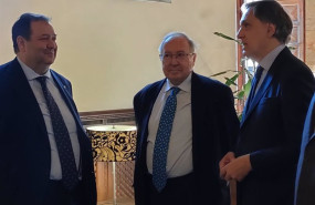 ep el presidente de la camara de espana jose luis bonet centro junto al alcalde de salamanca carlos ep el presidente de la camara de espana jose luis bonet centro junto al alcalde de salamanca carlos