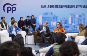 ep el presidente del partido popular alberto nunez feijoo durante una reunion con representantes de