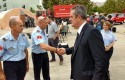 ep exconsellerinterior joaquim forn saludandolos bomberos ep exconsellerinterior joaquim forn saludandolos bomberos