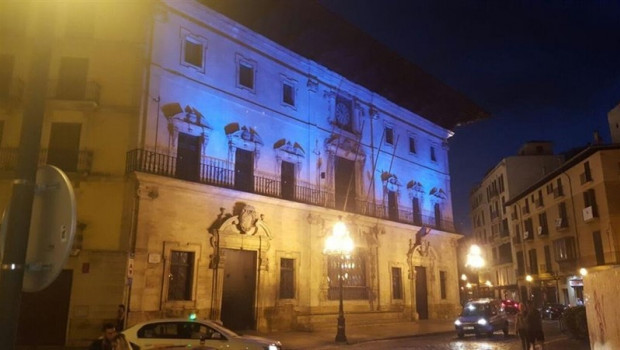 ep fachadaayuntamientopalma iluminadaazul