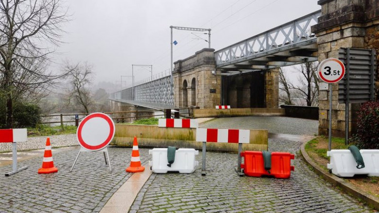ep frontera del puente internacional tui-valena cortada al paso en pontevedra galicia a 31 de enero ep frontera del puente internacional tui-valena cortada al paso en pontevedra galicia a 31 de enero
