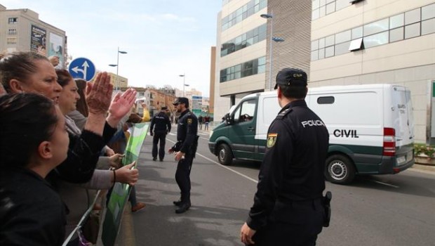 ep furgonqueguardia civil devuelveana julia quezadala comandancia