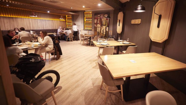 ep interior del restaurante el burladero en pamplona navarra espana