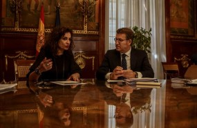ep la ministrahacienda maria jesus montero se reunepresidentela x