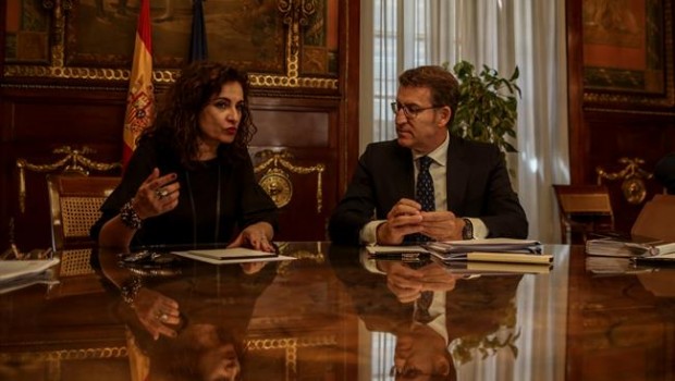 ep la ministrahacienda maria jesus montero se reunepresidentela x