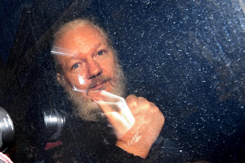 Julian Assange, fundador de WikiLeaks, no será extraditado por miedo a que se suicide