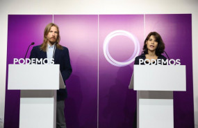 ep los portavoces de podemos isa serra y pablo fernandez intervienen en una rueda de prensa en la