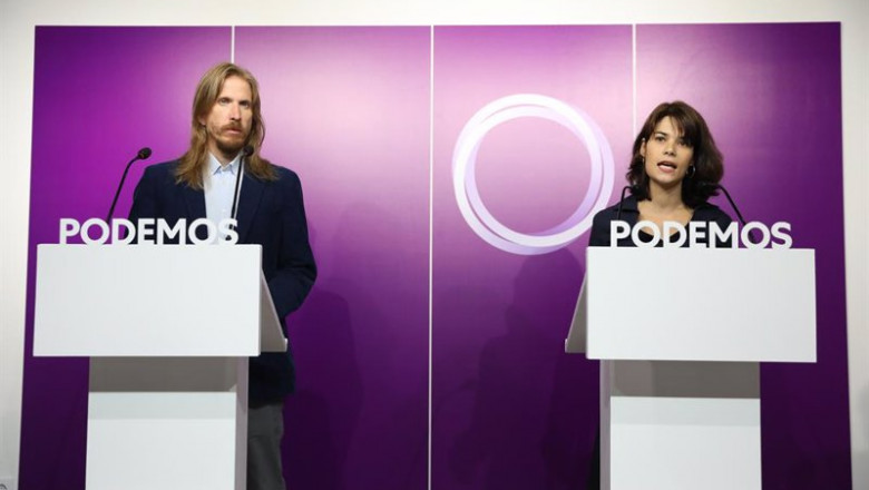 Los portavoces de Podemos, Isa Serra y Pablo Fernández. | Isabel Infantes - Europa Press ep los portavoces de podemos isa serra y pablo fernandez intervienen en una rueda de prensa en la