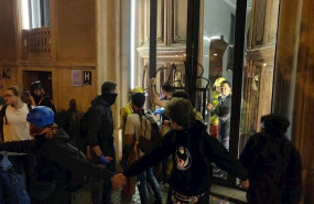 ep manifestantes en barcelona sanitarios y un hotel colaboran para atender heridos en la plaza