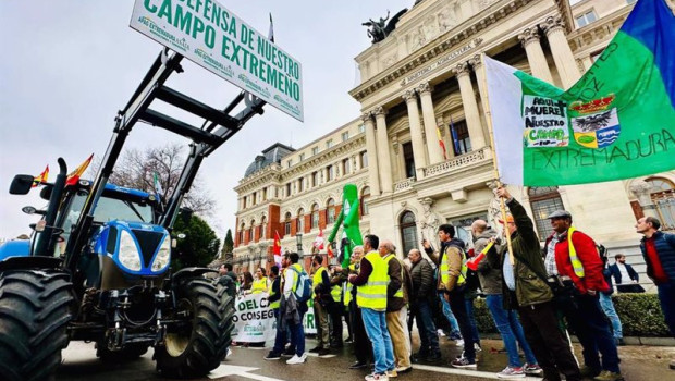 ep movilizacion de agricultores a las puertas del ministerio de agricultura en madrid