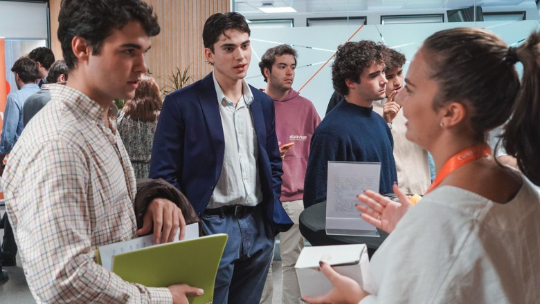 estudiantes en el xxi foro de empleo