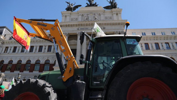 ep archivo   agricultores de varias ccaa se concentran con tractores a las puertas del ministerio de