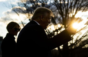 ep archivo   el presidente de los estados unidos donald trump abandona la casa blanca acompanado de